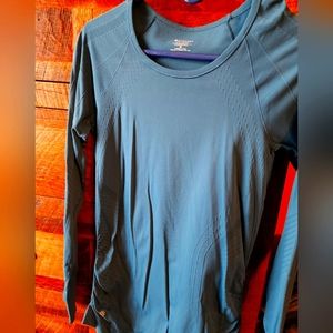 Athleta womens running top, teal size medium